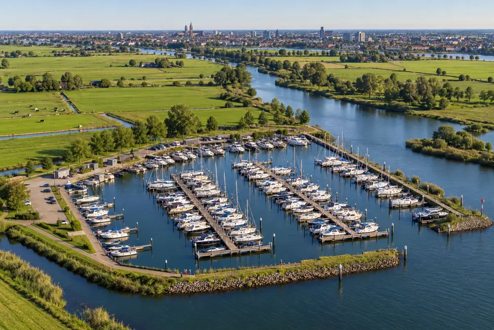 Moderne jachthaven en verblijfsrecreatie aan de IJssel